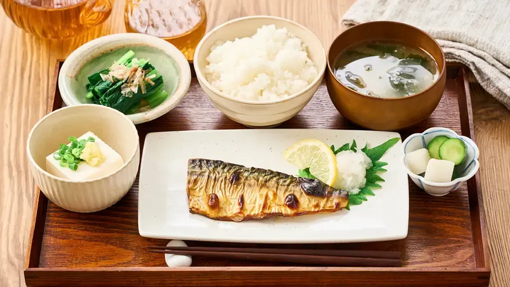 免疫力を高める魚やほうれん草を含む献立