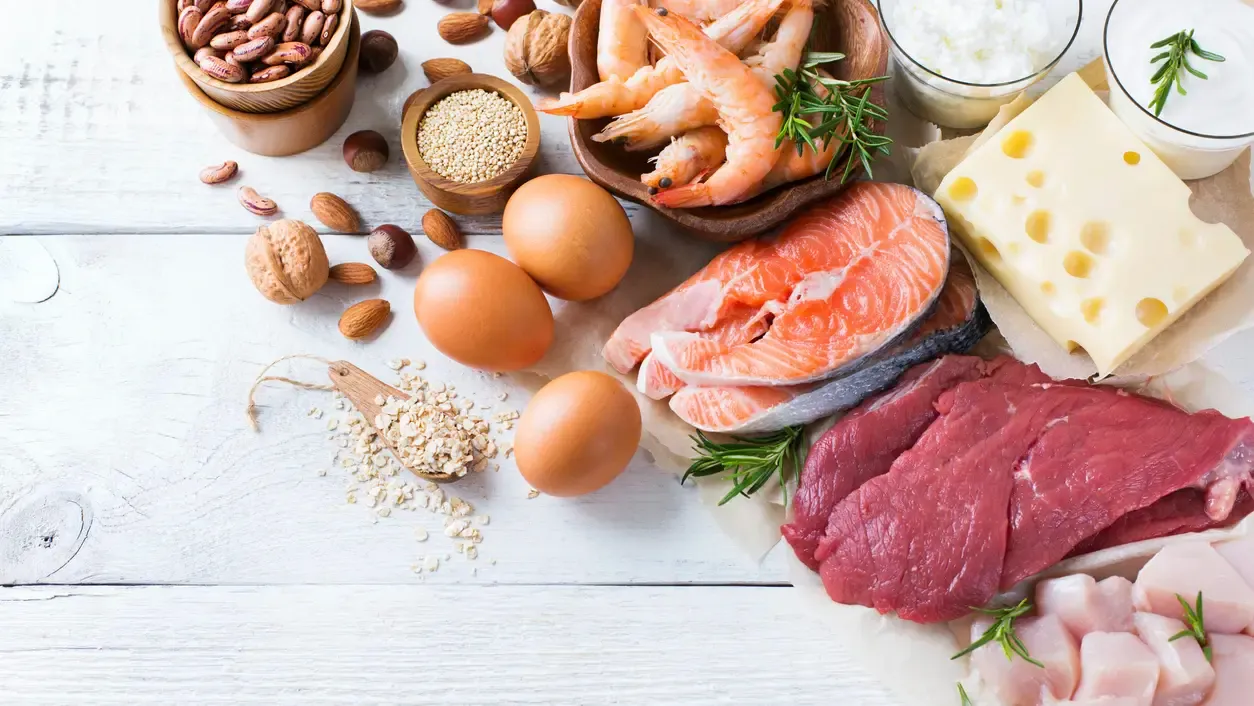 タンパク質が多い食べ物とは？年齢別の目標摂取量やおすすめのメニューを紹介します